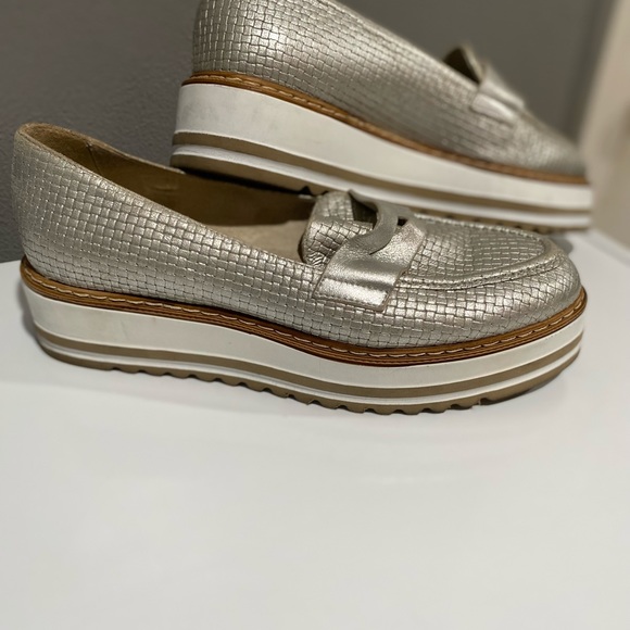 Thick sole classy silver loafers - Picture 3 of 3